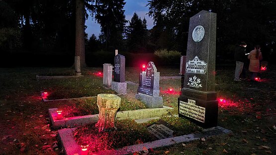 Sprzątanie polskich grobów